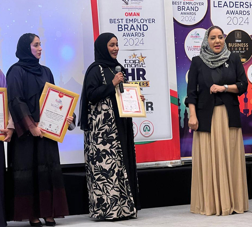Muna Al Mahrouqi Honored with the Women Super Achiever Award—Oman